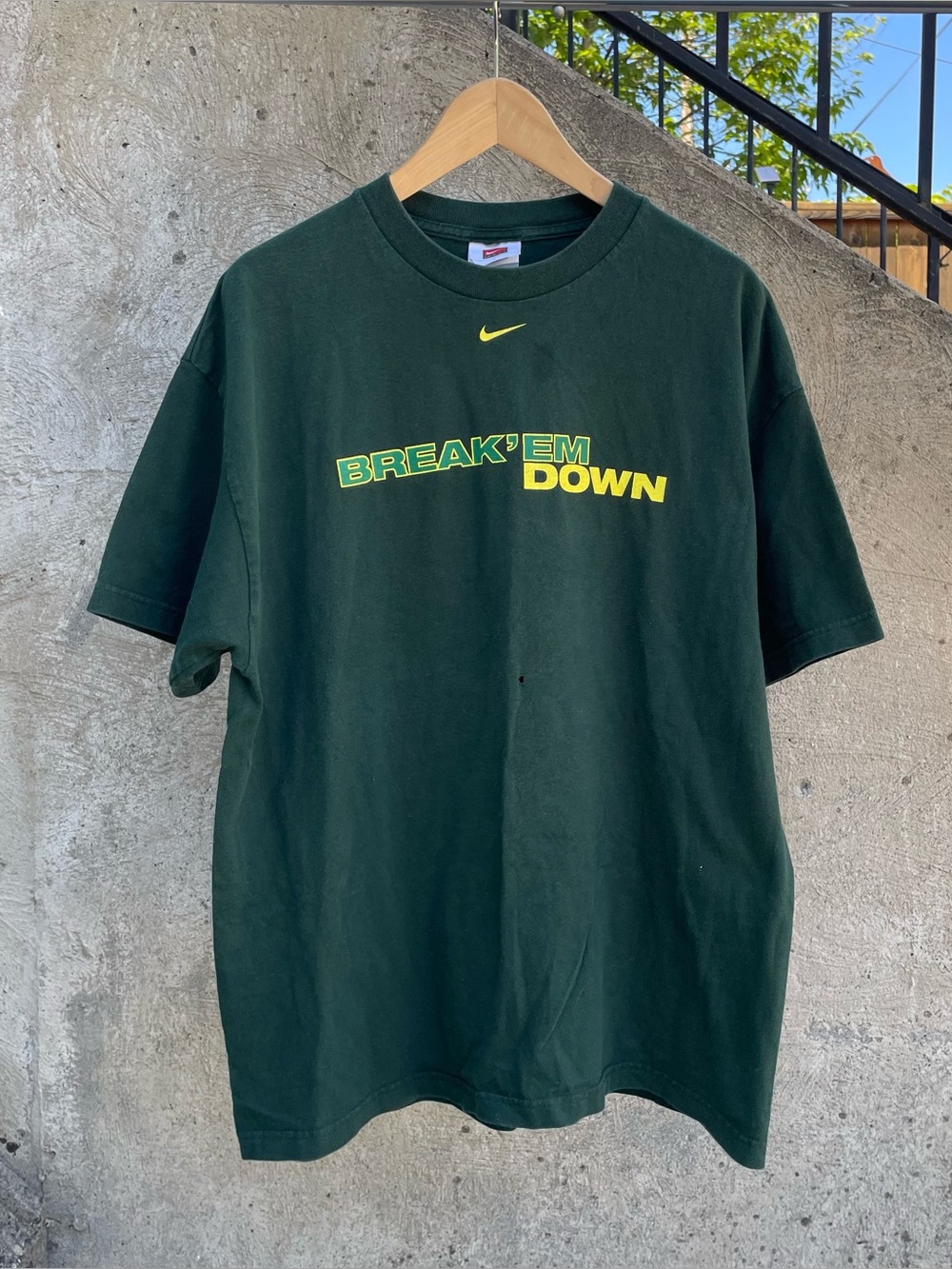 Rare University of Oregon “break em down” center swoosh Nike shirt size large